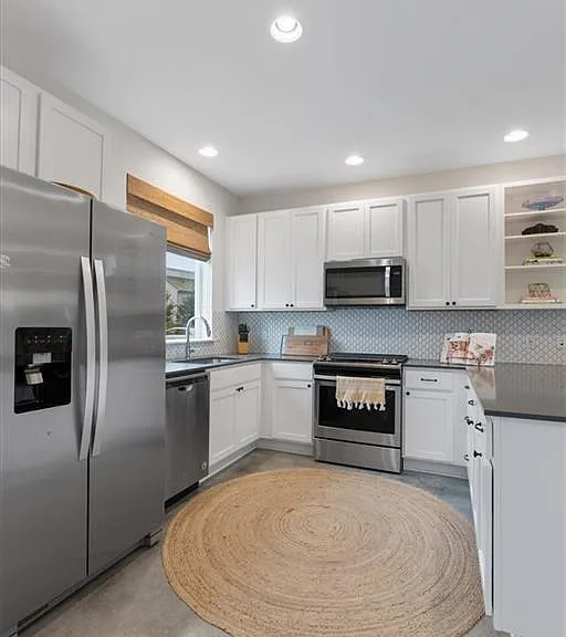 801 N Bluff Dr #18 — Photo 4