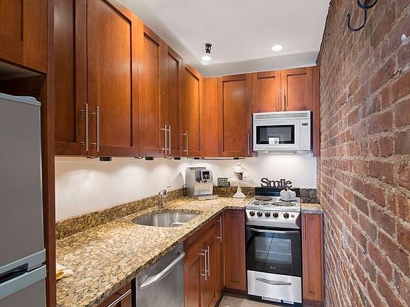 4th image of 49 W 87th St APT F
