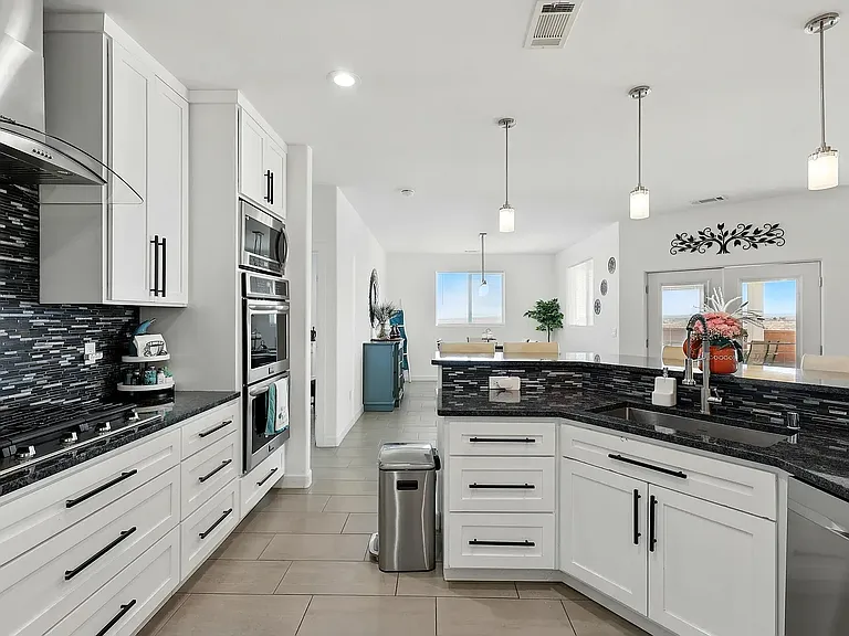 608 Southern Blvd SW — Photo 3