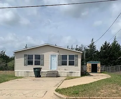 883 Ritchie St Photo 1