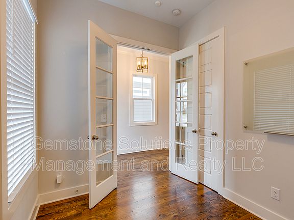 5th image of 411A Theresa Ave