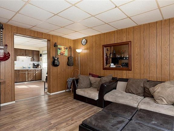 4th image of 14 Lind Ave