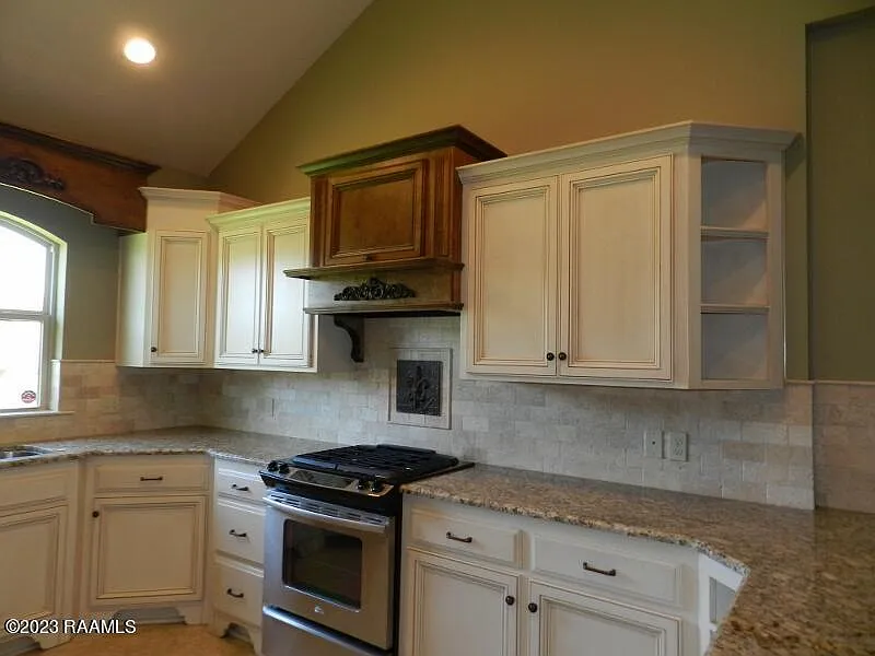 3 bed, 2.0 bath, 1737 sqft, $2,100 — Photo 4