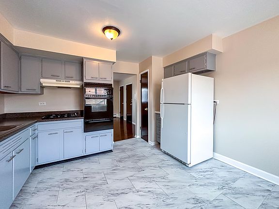 3rd image of 4327 N Kedvale Ave APT 308