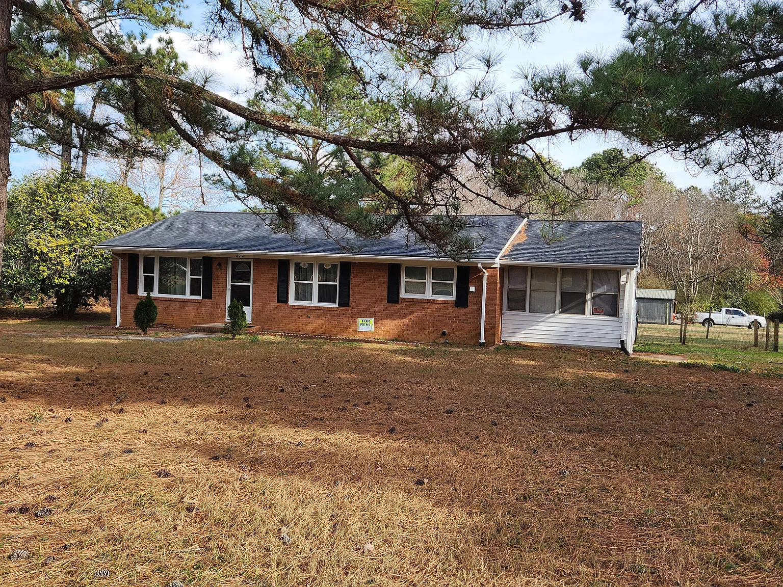 3 bed, 1.5 bath, 1232 sqft, $1,200 — Photo 1