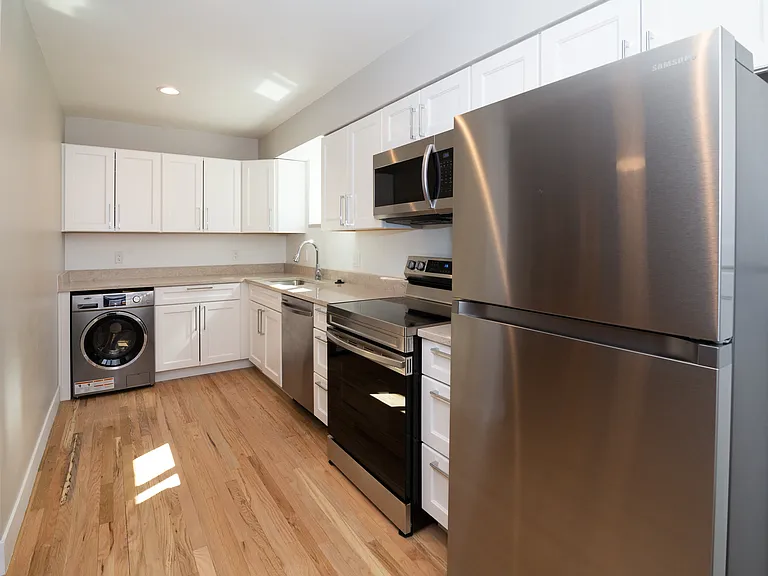 901 N Ogden St — Photo 27