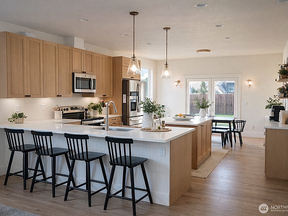 3rd image of 632 Prominence Street