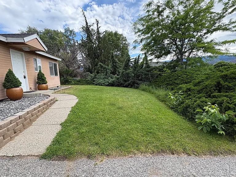 489 N Joseph Ave — Photo 17