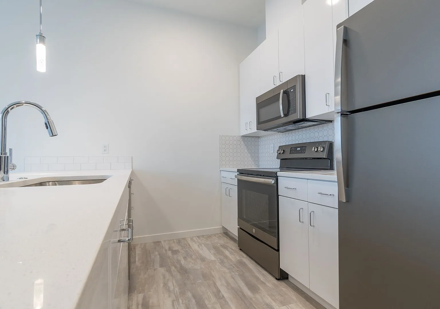 6011 SE 90th Ave - (For unit #201): Get 1 Month Free! — Photo 4