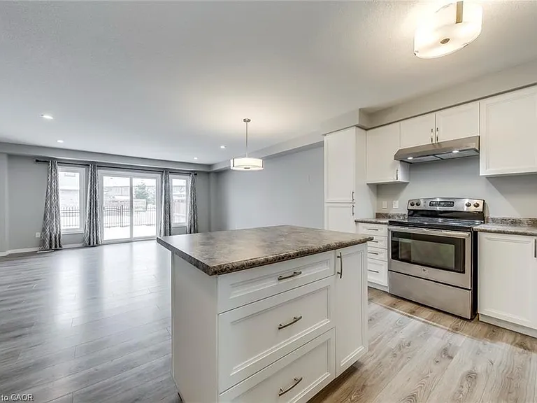 60 Netherwood Rd — Photo 10
