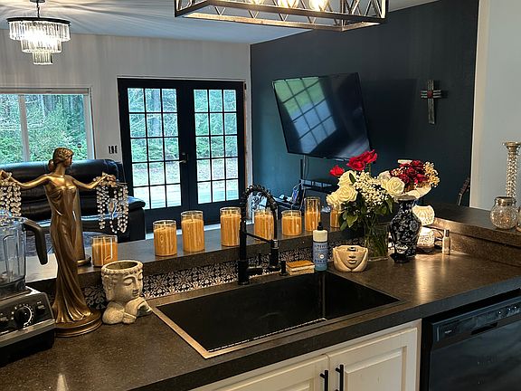 3rd image of 2811 Andreason Rd