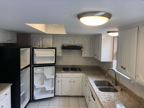 4th image of 2300 Westbrook Dr