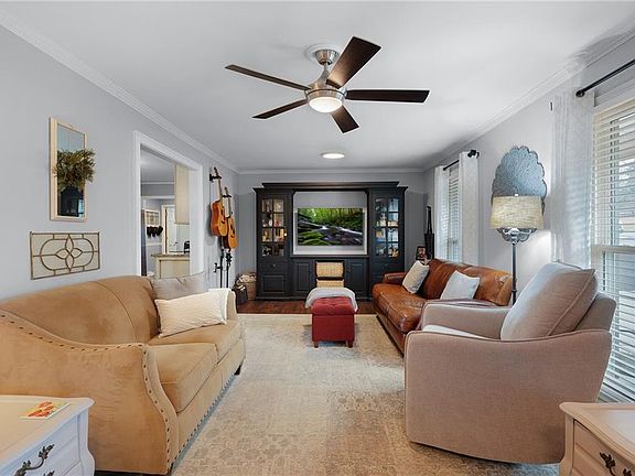 5th image of 136 Meadow Ln