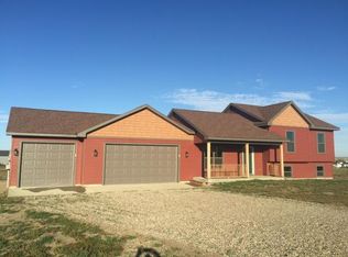 5493 Sweet Clover Ln, Williston, ND 58801