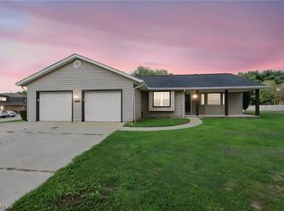 1607 Doaks Ln, Zanesville, OH 43701