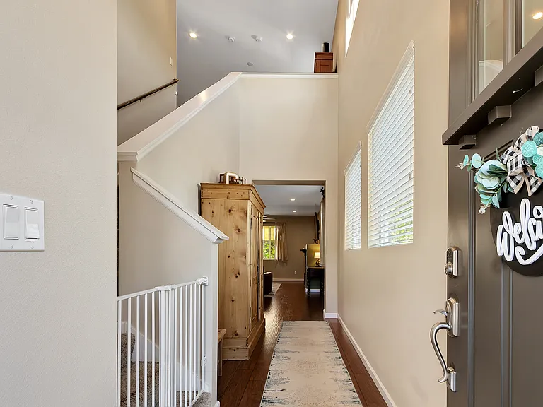 8905 Corona St NE — Photo 3