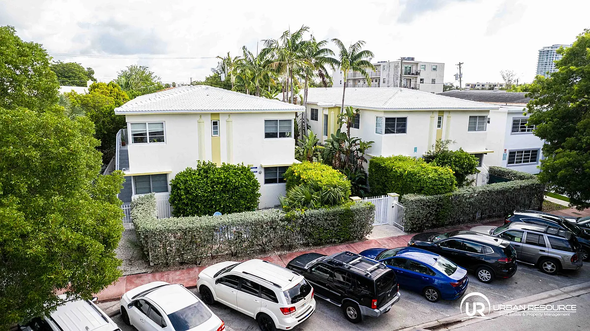 Building Photo - 1007 Bay Dr #201