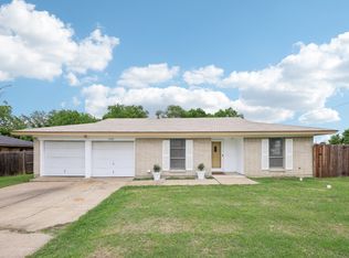 2115 Southridge Dr, Arlington, TX 76010