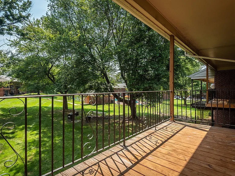 Spring Manor — Photo 15