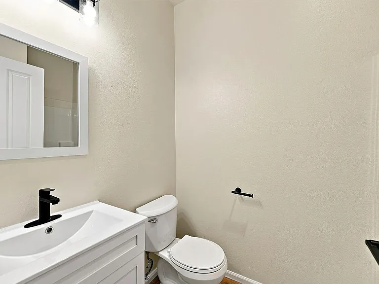 6038 Discovery St E — Photo 6