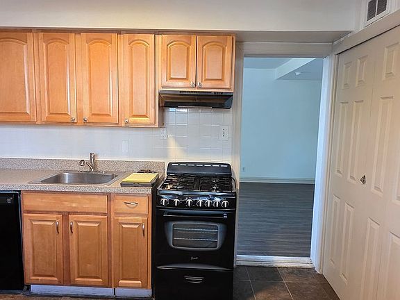 3rd image of 2817 W Queen Ln APT C