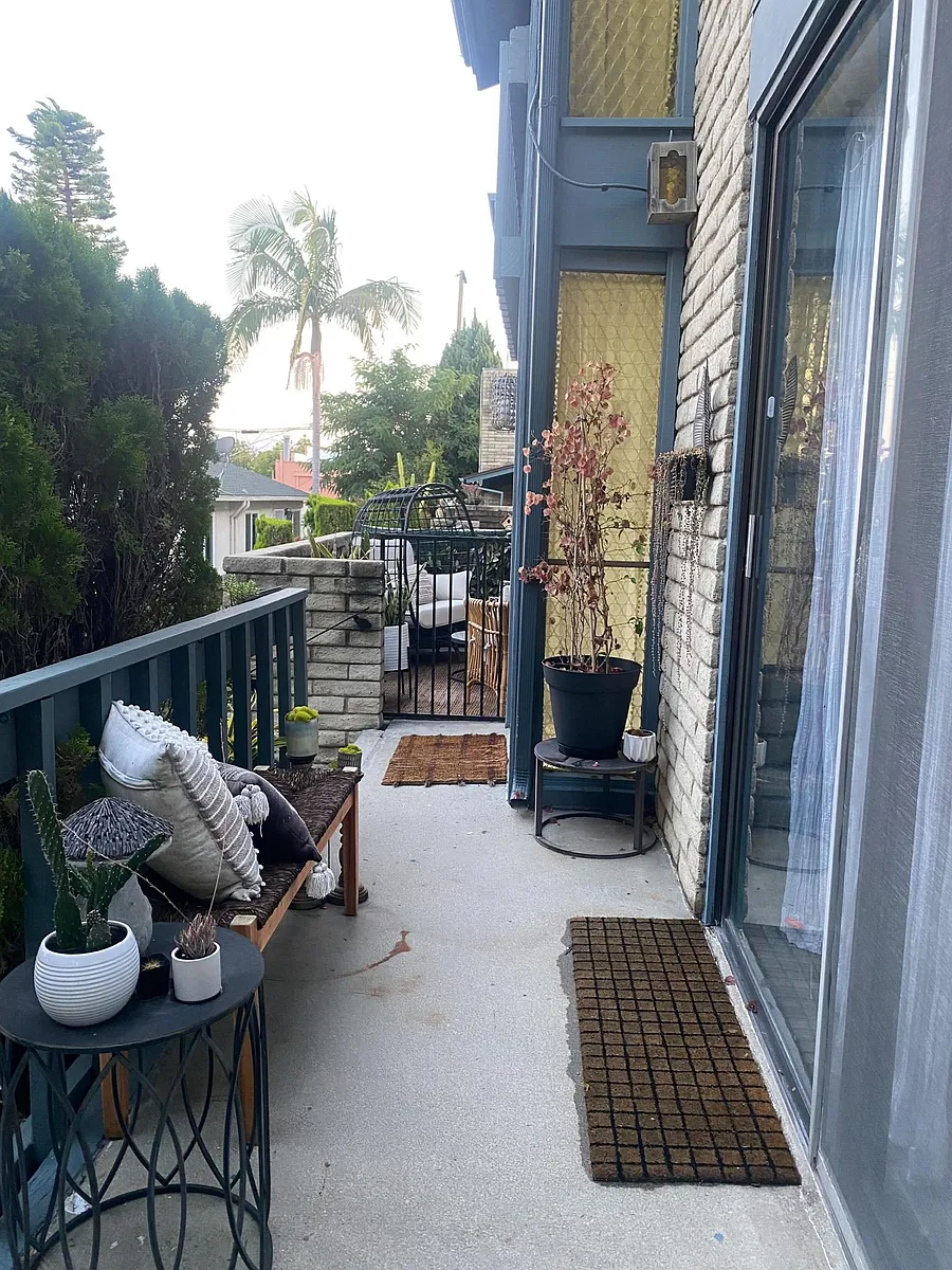 Patio one. - 1324 Harvard St