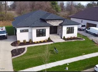 48 Thomas Farm Dr, Louisville, KY