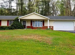 72 Sweet Arrow Lake Rd, Pine Grove, PA 17963