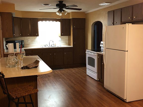 3rd image of 118 E Liberty Ct