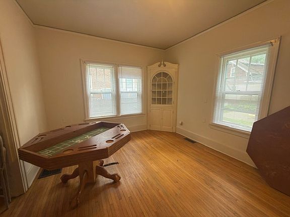 3rd image of 1004 S Busey Ave