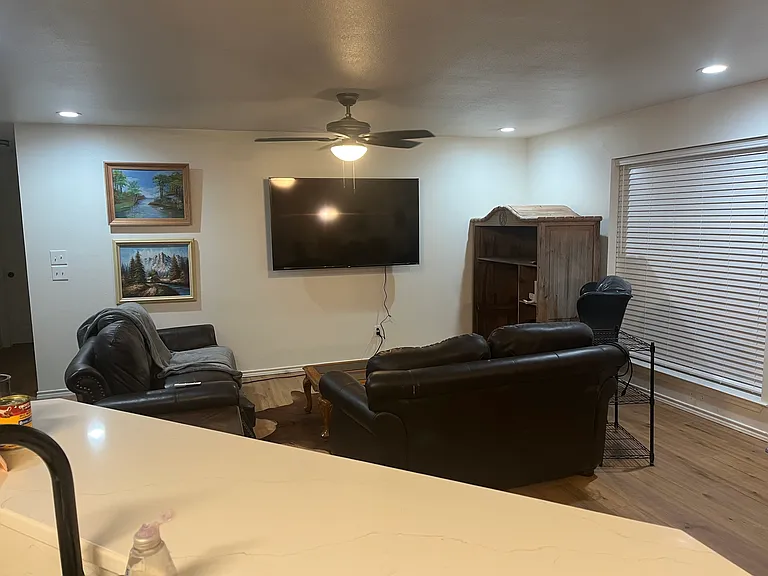 906 Roseanne Dr — Photo 9