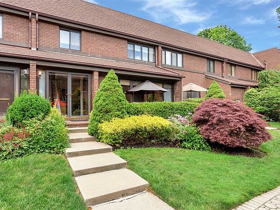 2nd image of 80 Acorn Ponds Dr
