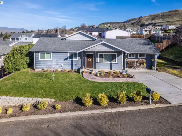 1812 Roberts St, The Dalles, OR 97058