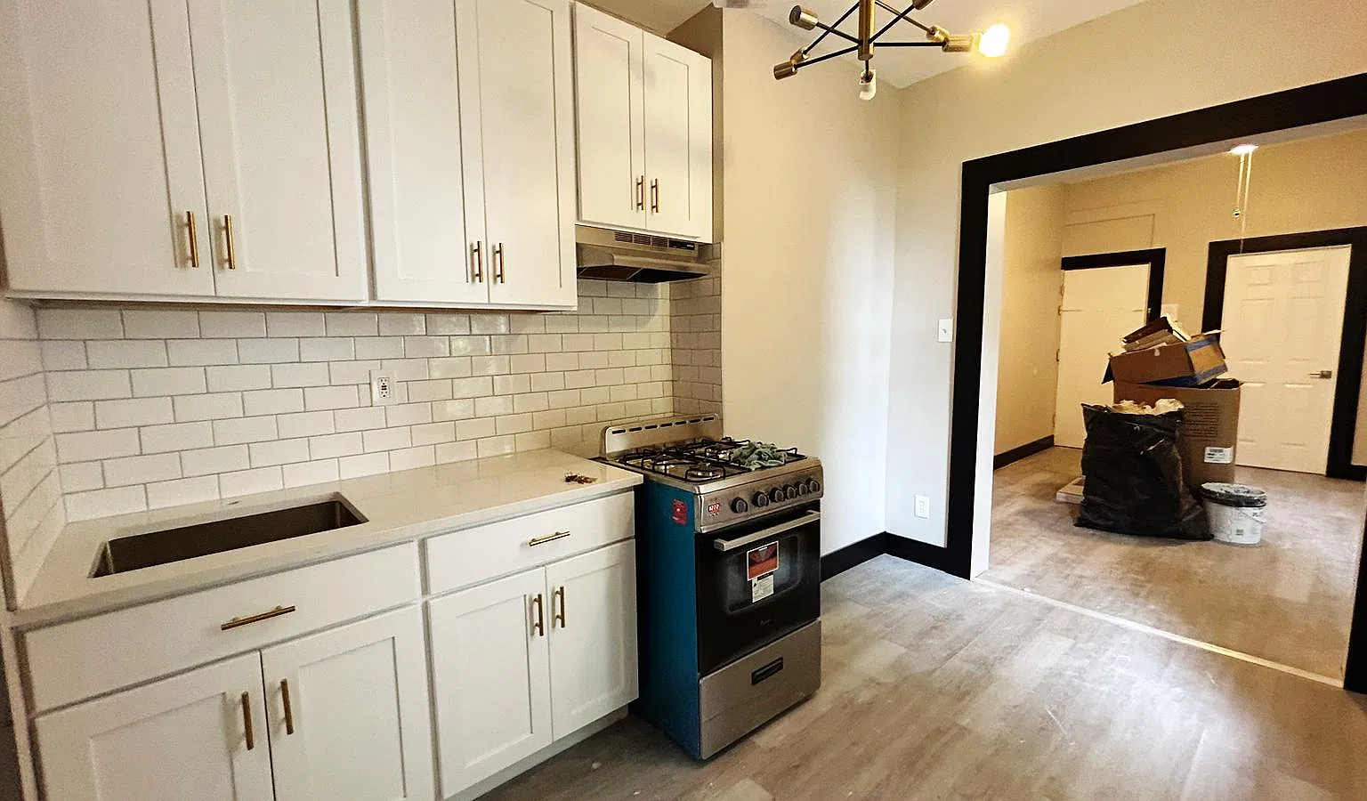 3 bed, 850 sqft, $1,950 — Photo 3