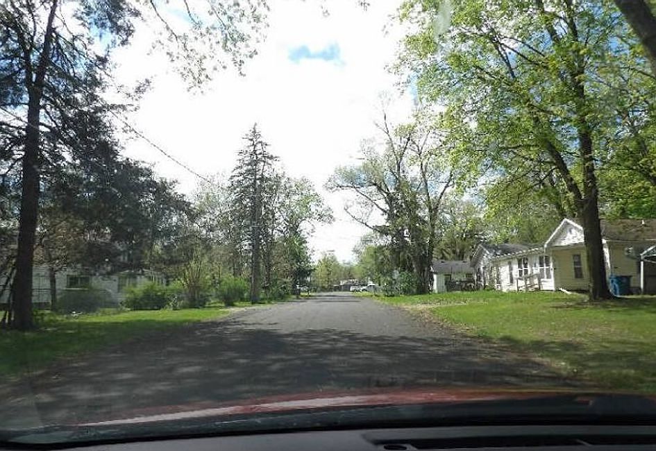 Exterior Neighborhood (street photo)