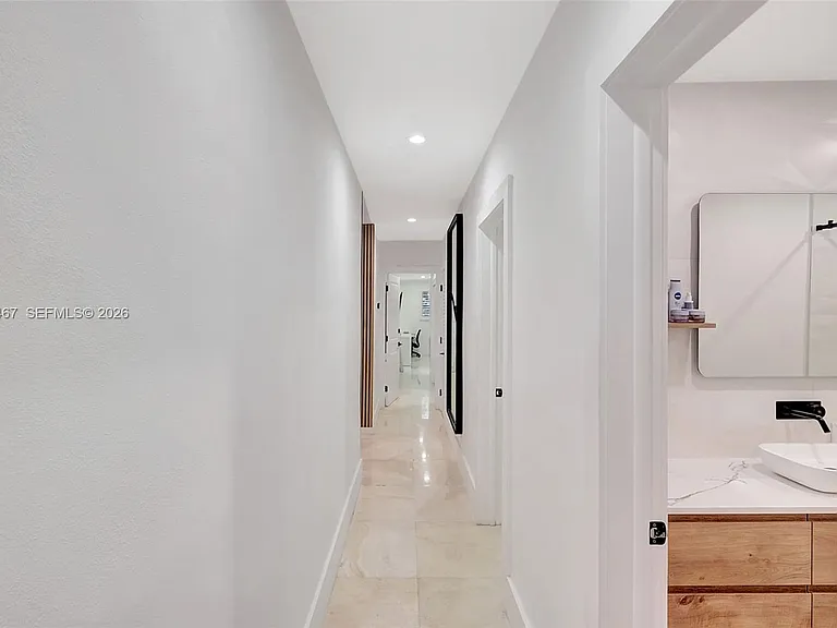 7711 Miami View Dr — Photo 15