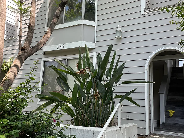 589 N Garfield Ave — Photo 1