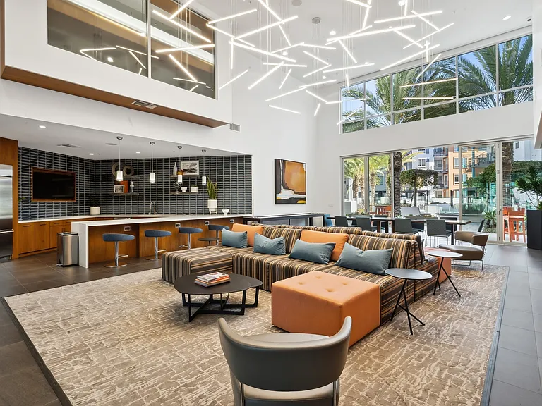 AMLI Uptown Orange — Photo 15