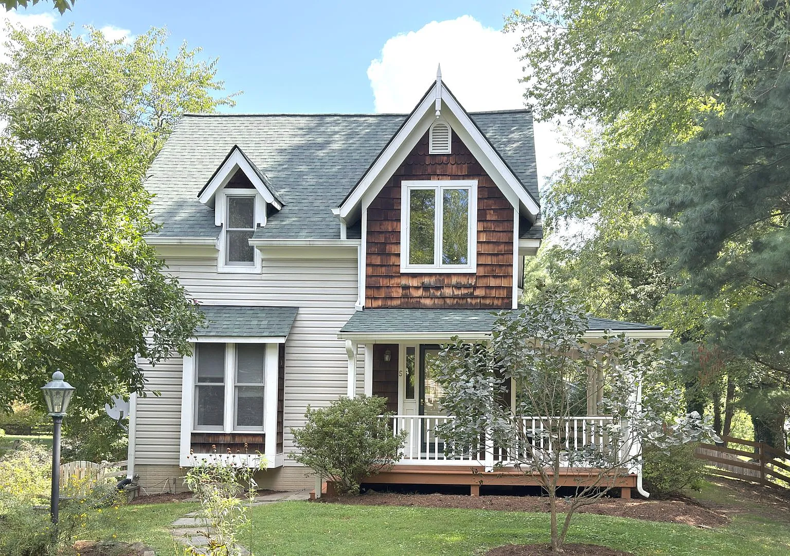 Charming 2 Bed 1.5 Bath Home For Rent In Round Hill — Photo 1