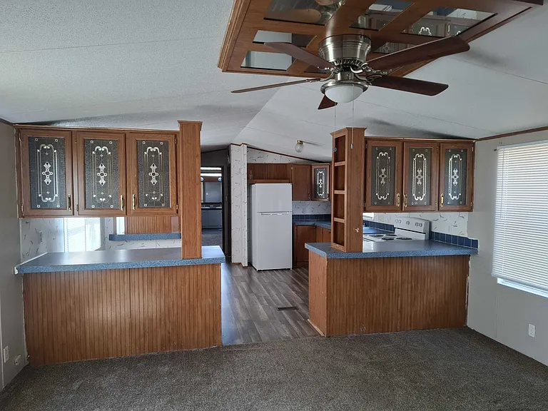 1010 E Crest Dr — Photo 2