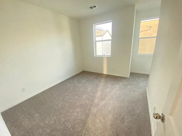 136 Sawbuck — Photo 15