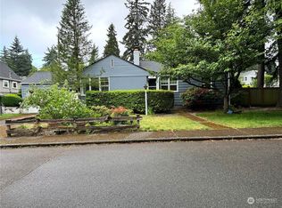 8221 34th Ave NE, Seattle, WA