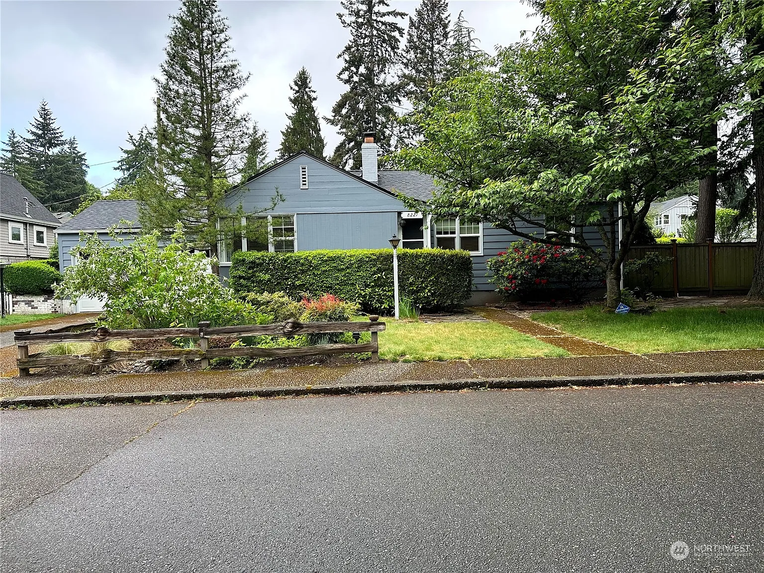 8221 34th Avenue NE photo 1