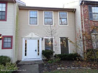 10 Lindsey Ct, Lakewood, NJ 08701