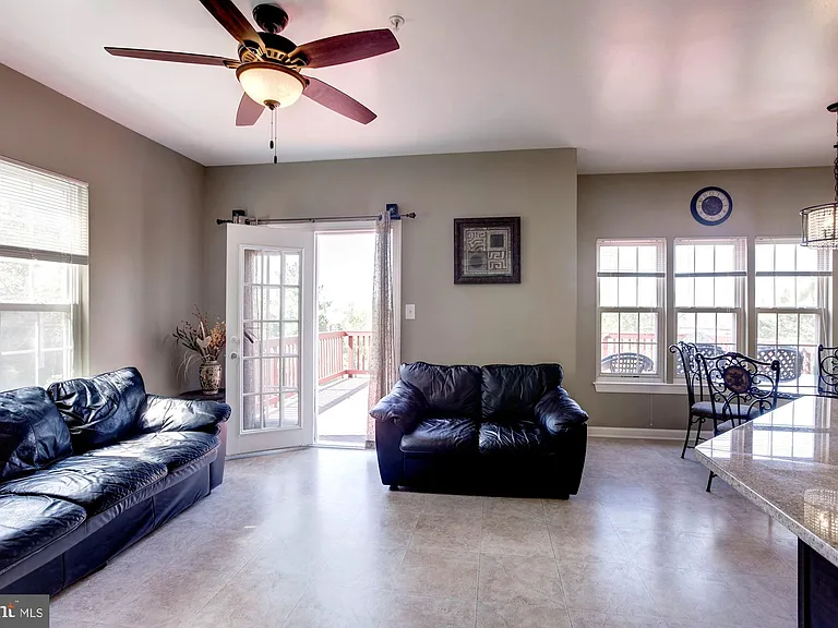 13724 Valley Oak Cir — Photo 21