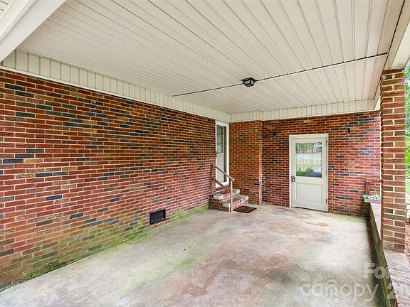 4th image of 954 Magnolia Dr