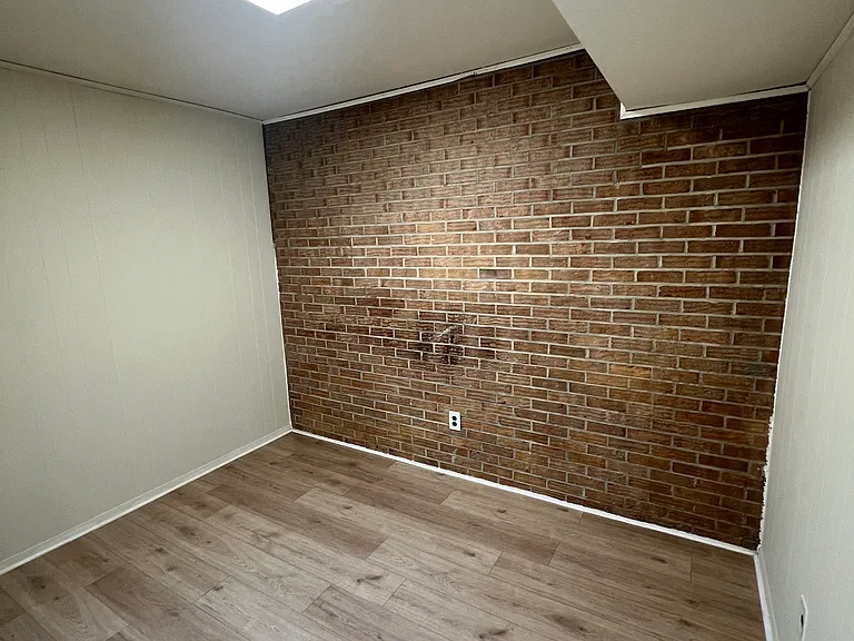 2025 N Lincoln St #113 — Photo 9