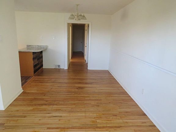 5th image of 2233 Strahle St Floor 2
