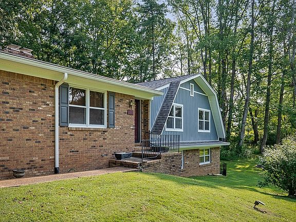 3rd image of 1791 Meadow Wood Dr