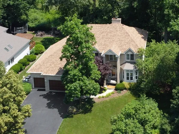 7592 Bittersweet Dr, Gurnee, IL 60031